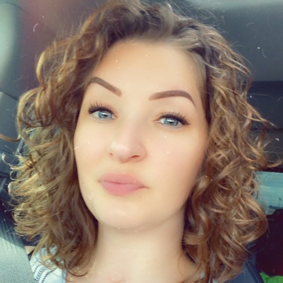 Meet your Posher, Lisa - Picture 1 of 1